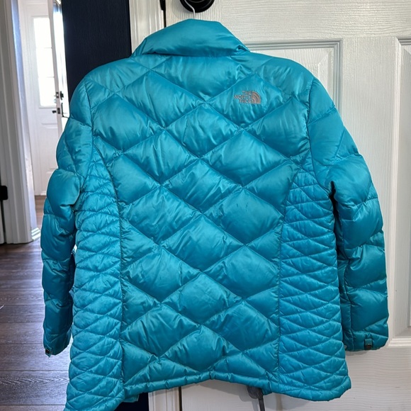 GUC. North Face 550 XL girls 18 jacket. Worn a little at the sleeves, pictured. - Picture 7 of 11